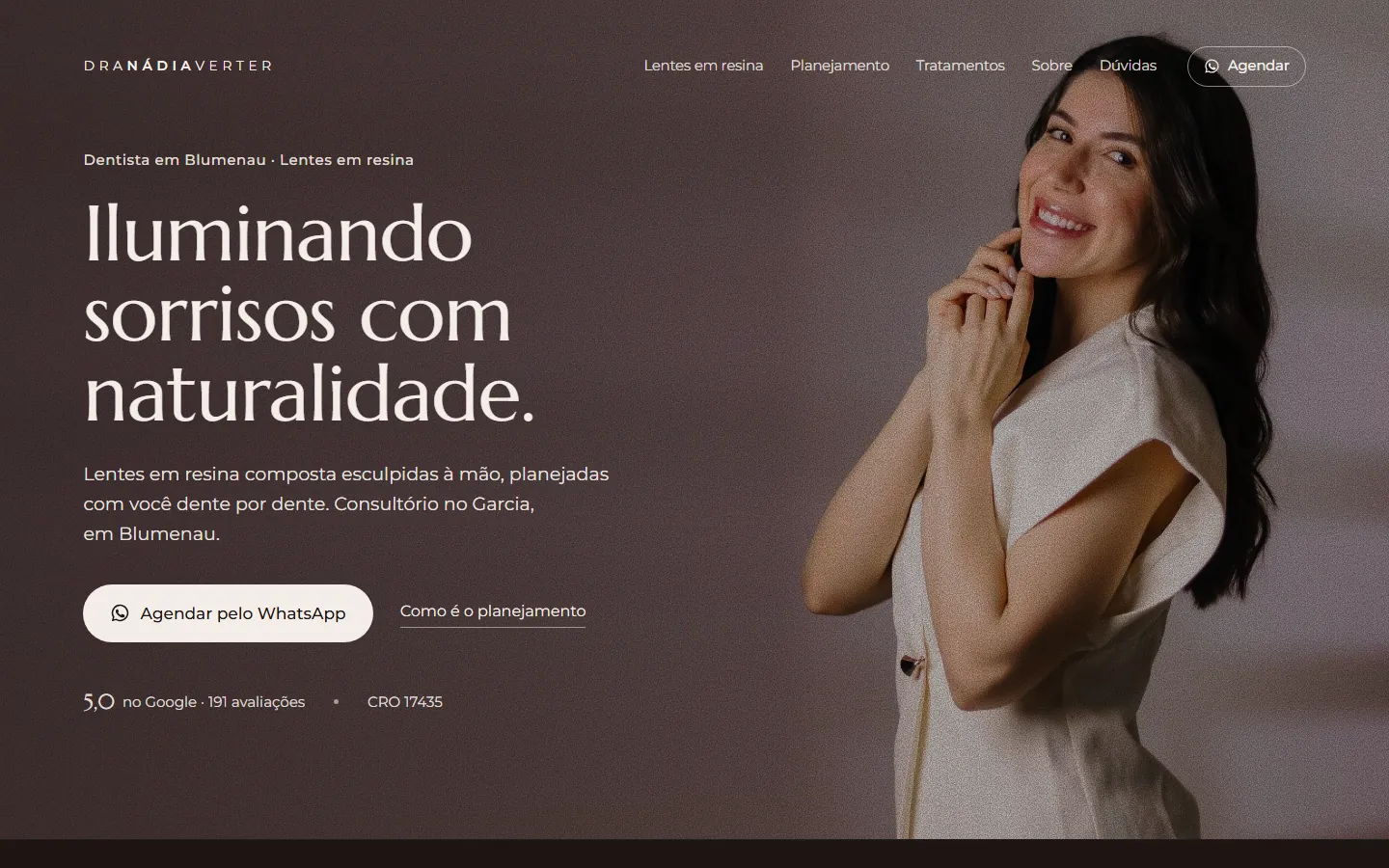 Site da Dra. Nádia Verter visto no computador